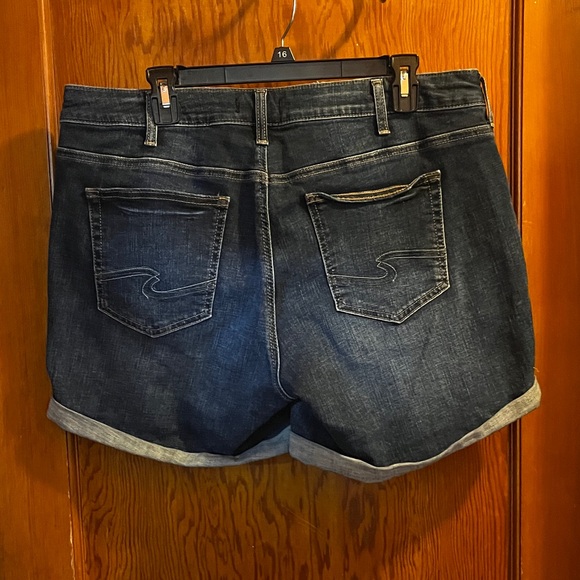 Silver Jeans Co, Boyfriend Short, Size 14, Length 6”, Midrise - Picture 2 of 3